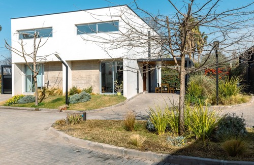 Chacras de Coria House | Moderna casa para 5 Chacras de Coria