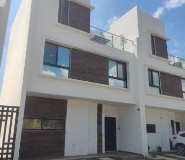 Playa del Carmen House | Moderna Villa 3 pisos condominio Playa del Carmen