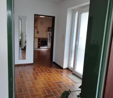 Kalletal Apartment | Moderne Ferienwohnung mit privatem Eingang - ROSA