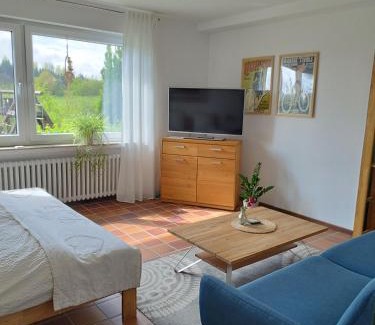 Kalletal Apartment | Moderne Ferienwohnung mit privatem Eingang - ROSA