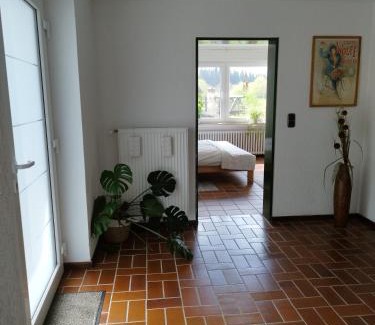 Kalletal Apartment | Moderne Ferienwohnung mit privatem Eingang - ROSA