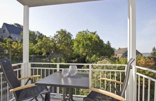 Lietzow Apartment | moderne Ferienwohnung mit Balkon, Meerblick - Ferienresidenz Zwei BoddenFeWo 1-2