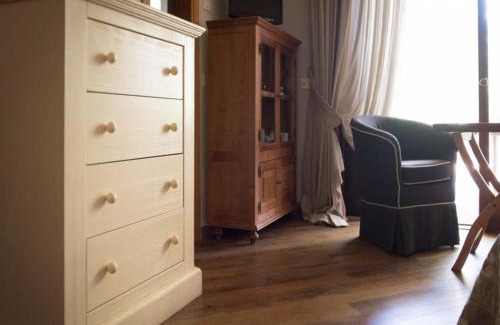 Roccamare Apartment | Modernes Studio mit gemeinschaftlichen Pool