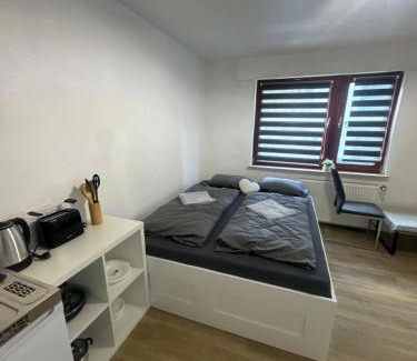 Lannesdorf Apartment | Modernes 1-Zimmer Appartment- mit Doppelbett und Smart-TV