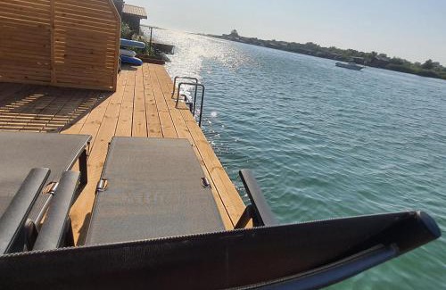 Ulcinj House | modernes Holzhaus, Cabin, auf dem Fluss, wenige Meter zum Meer