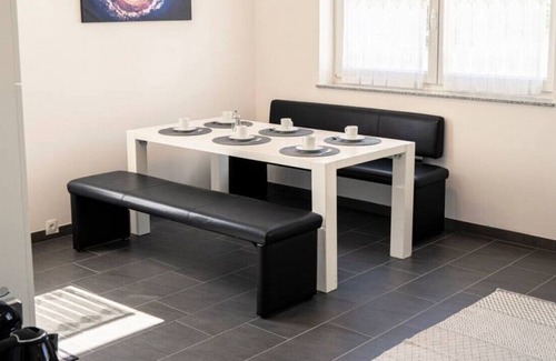 Eriskirch Apartment | Modernes Juwel 10 Min zum See
