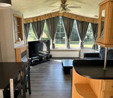 Cray Meadows Other | Modernised 3 Bedrooms Mobile Home