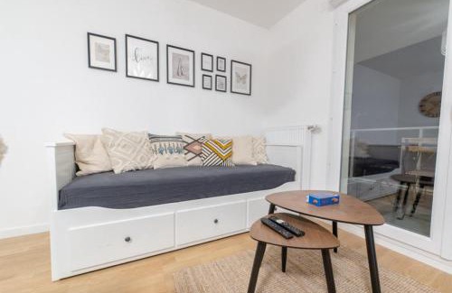Romainville Apartment | Modernité aux Portes de Paris avec terrasse