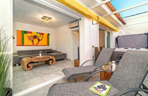 Patalavaca Apartment | Mogan luxury apartment, sea views, jacuzzi and sauna.