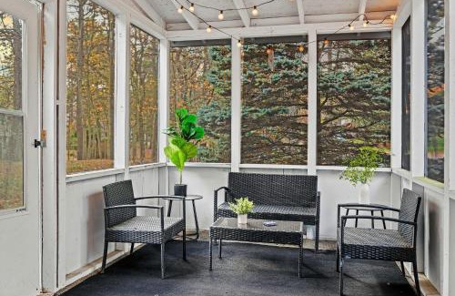 Long Pond House | Mohegan by AvantStay Private Dock Firepit Community Pool Beach