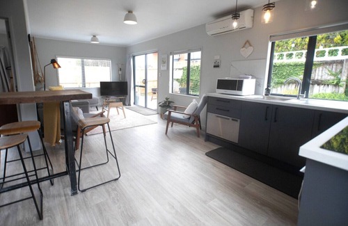 Ngongotaha House | Mokoia Rising - Peaceful lakeside retreat