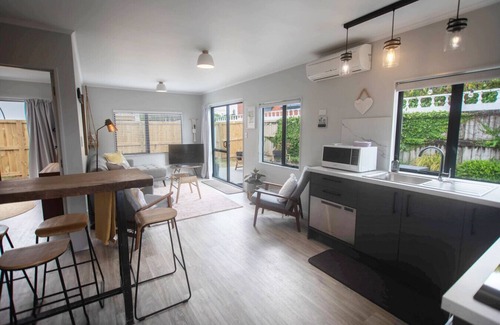 Ngongotaha House | Mokoia Rising - Peaceful lakeside retreat