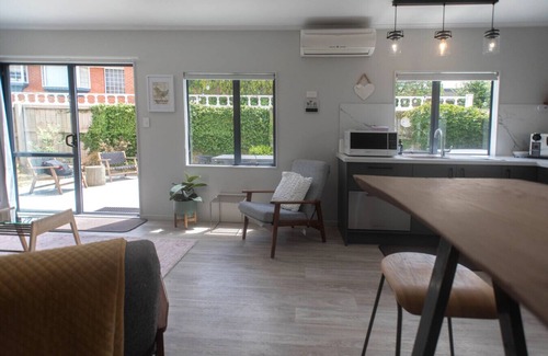 Ngongotaha House | Mokoia Rising - Peaceful lakeside retreat