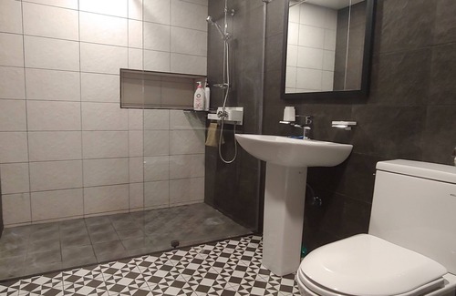 Mokpo House | Mokpo White Windmill Guesthouse