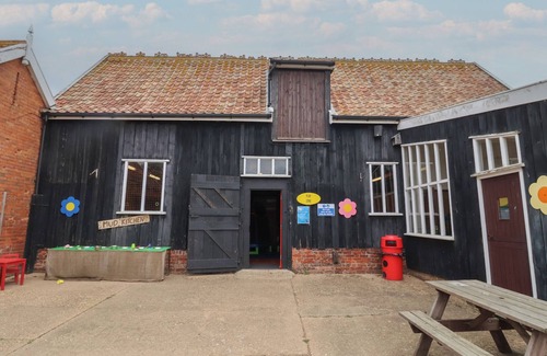 Woodbridge Cottage | MOLLY (COW SHED 6), pet friendly, with a garden in Campsea Ashe