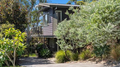 Narrawallee House | Mollymook Breeze - lovely 4 BR home with beach views