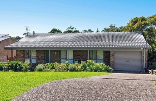 Mollymook House | Mollymook Fantastic Beach House - 6 minutes walk to the Beach