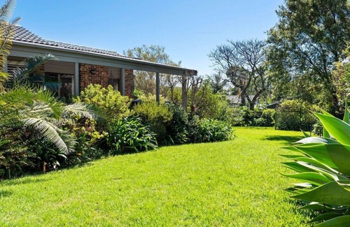 Mollymook House | Mollymook Fantastic Beach House - 6 minutes walk to the Beach