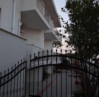Nea Rodha Hotel | Molon Lave