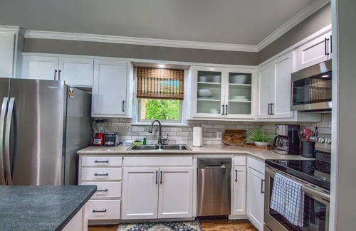 New Braunfels House | Momma's House On Landa Dt 430 3 Bedroom Home by RedAwning