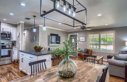 New Braunfels House | Momma's House On Landa Dt 430 3 Bedroom Home by RedAwning