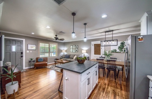 New Braunfels House | Momma's House On Landa Dt 430 3 Bedroom Home by RedAwning