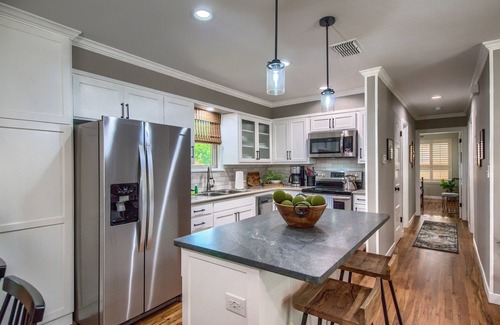 New Braunfels House | Momma's House On Landa Dt 430 3 Bedroom Home by RedAwning