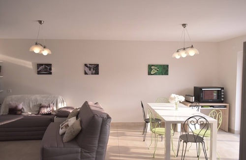 Challain-la-Potherie House | Mon Savoureux Jardin: Comfortable country cottage for animal lovers
