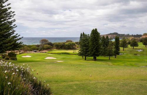 Mona Vale Apartment | Mona Vale Surf to Tee