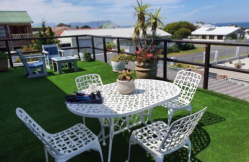 Kleinmond Bed & Breakfast | Monas Risibiki Seaside