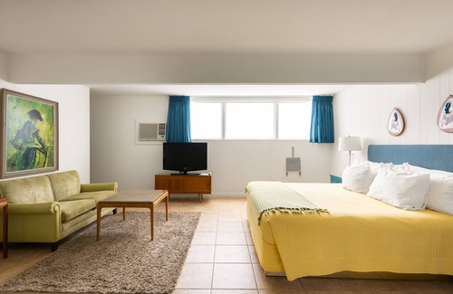 Desert Park Estates Hotel | Monkey Tree Hotel 2 by AvantStay | Stylish Hotel in Palm Springs w/Pool!