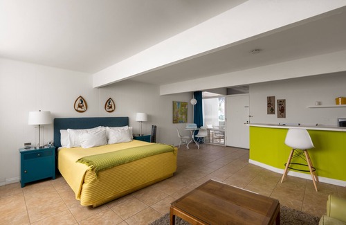 Desert Park Estates Hotel | Monkey Tree Hotel 2 by AvantStay | Stylish Hotel in Palm Springs w/Pool!