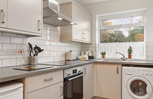 Saundersfoot Apartment | Monkstone Court - Close to Village and Beach