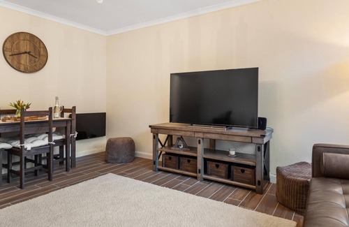 Saundersfoot Apartment | Monkstone Court - Close to Village and Beach