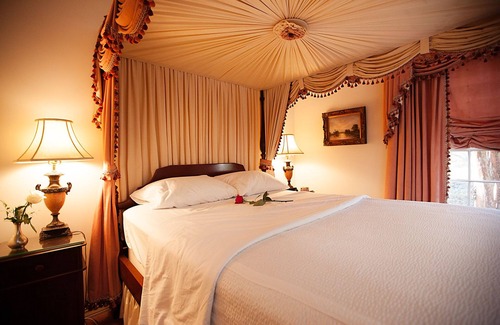 Natchez Hotel | Monmouth Historic Inns and Gardens