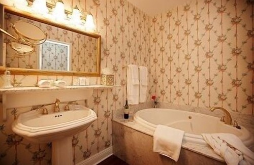 Natchez Hotel | Monmouth Historic Inns and Gardens
