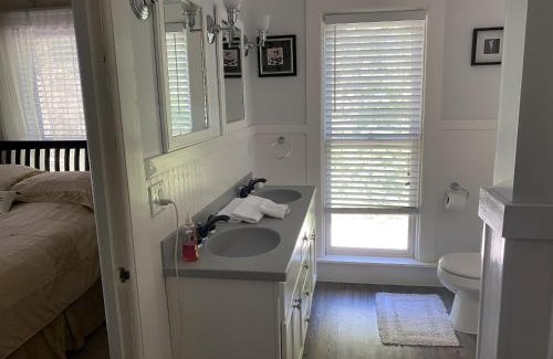 South Haven Bed & Breakfast | Monroe Manor Inn