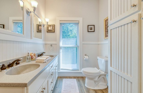 South Haven Bed & Breakfast | Monroe Manor Inn