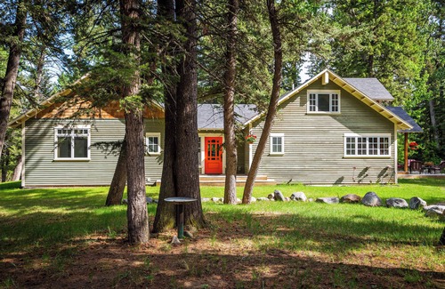 Livingston House | Montana Creekside Guest House: A Creekside Home in the Pines in Paradise Valley