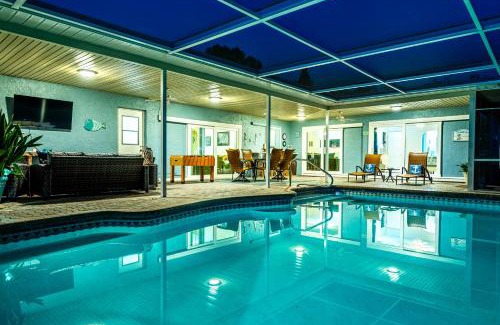 Whitney Beach House | Montauks Point! Private pool home 10 min drive to Anna Maria beaches!