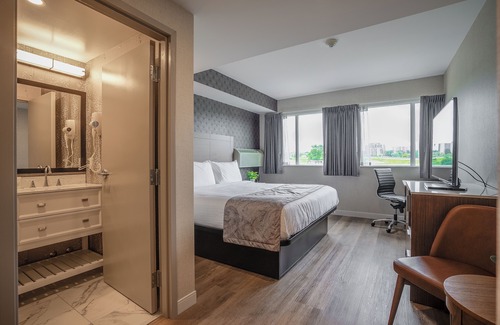 Oakville Hotel | Monte Carlo Inn Oakville Suites