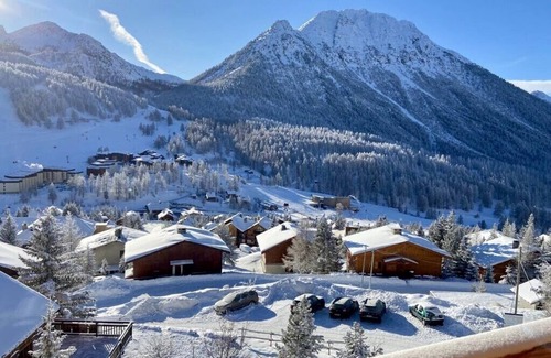 Montgenevre Ski Chalet | Montgenevre. new Tipamountain chalet, luxury, charm, 185m superb view.