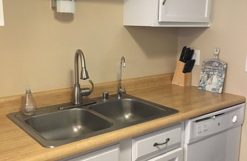 Oakbrook Condo | Month to Month Condo near CVG & Amazon with Garage