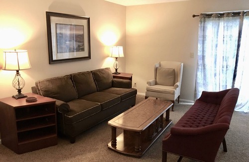 Oakbrook Condo | Month to Month Condo near CVG & Amazon with Garage