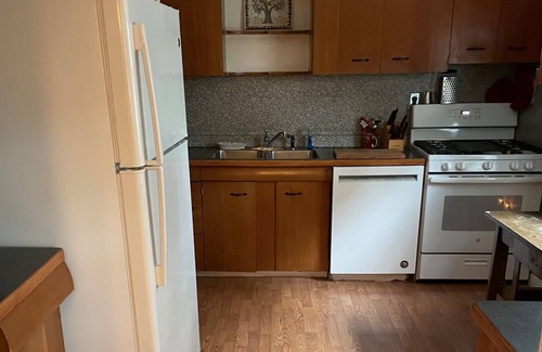 Holland House | Monthly Holland Center. Fabulous LARGE House. Walk bike & hike from home.