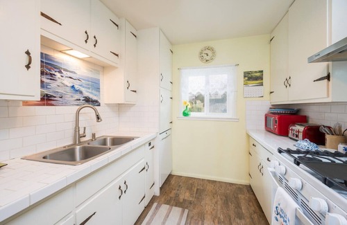 Park Hill Cottage | Monthly, Oceanfront 2 bed/2 bath Cottage on Park Hill with Stunning Views!