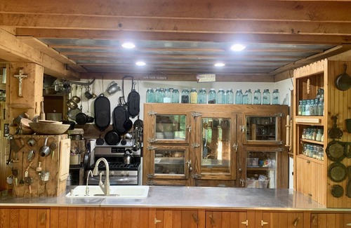 Niles House | Monthly rates available - Sleeps 10+ - Hidden Waterfront Retreat