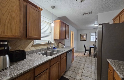 Raleigh House | MONTHLY STAYS-Private 7BR Secluded Compound-Spacious Retreat w/Abundant Parking