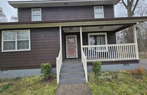 Raleigh House | MONTHLY STAYS-Private 7BR Secluded Compound-Spacious Retreat w/Abundant Parking
