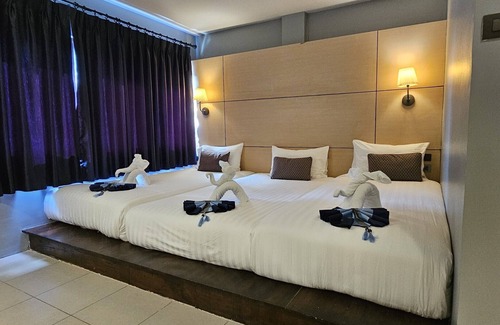 Talat Yai Hotel | Montree Phuket Hotel